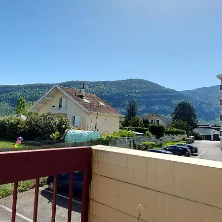 Au Calme Avec Balcon Proche Geneve *