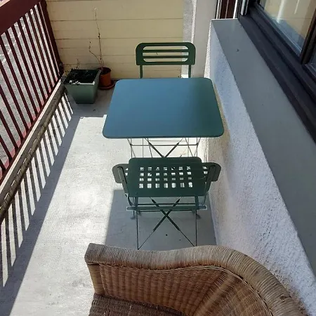 Au Calme Avec Balcon Proche Geneve Lägenhet *